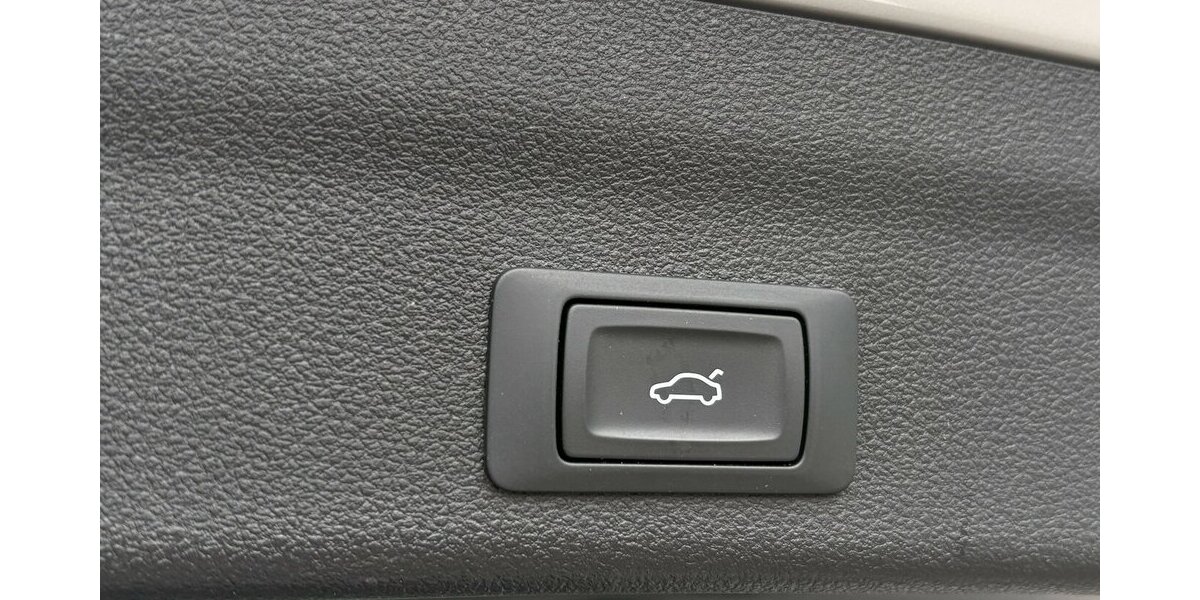 Audi A6 Avant 40 TDI quattro S-LINE/KAMERA/NAVI/ACC 23.203 km 41.900 &euro; Villingen-Schwenningen 78054