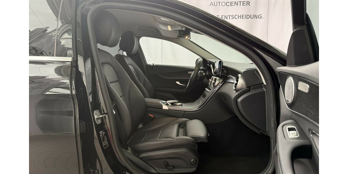 Mercedes-Benz C 180 AVANTGARDE/BURMESTER/KAMERA/HEAD UP/LEDER 72.347 km 25.900 &euro; Villingen-Schwenningen 78054