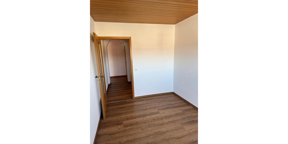 Dachgeschoßwohnung Donaueschingen - 3 Zimmer, 89 m&sup2;, 950&euro; | Angebot:25843410