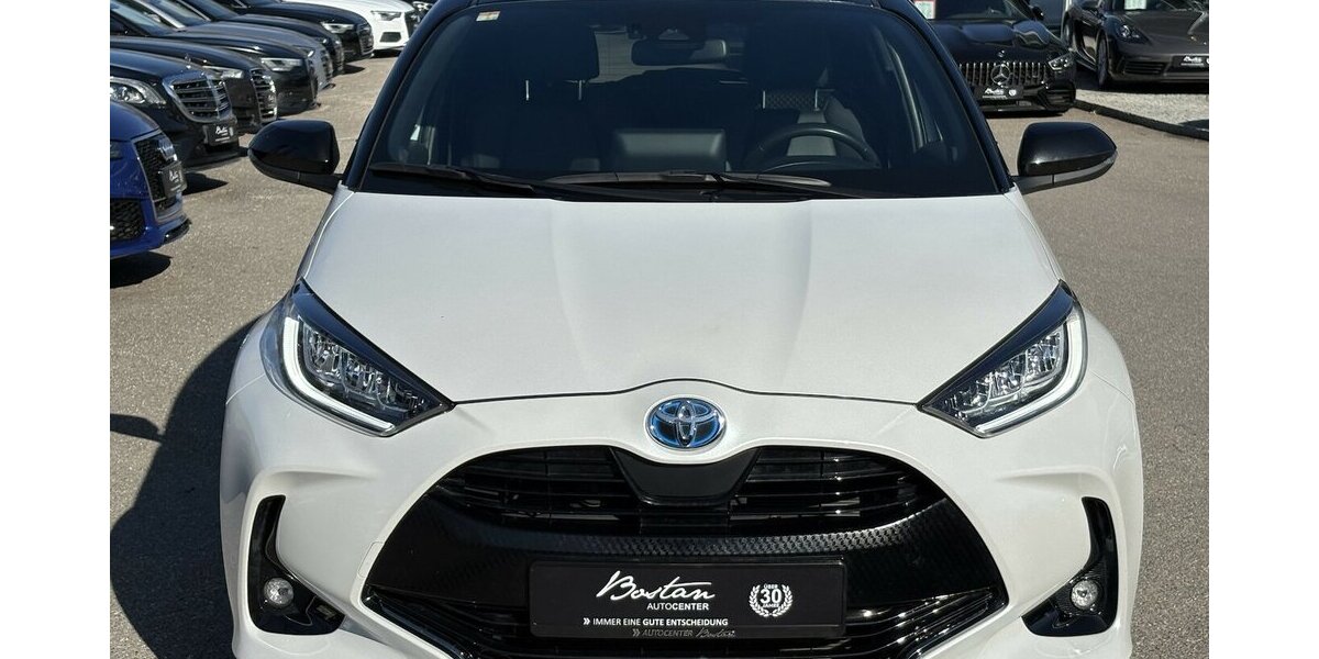 Toyota Yaris 1.5 Hybrid Black&White DAB/KAMERA/1.HAND 29.792 km 18.900 &euro; Villingen-Schwenningen 78054