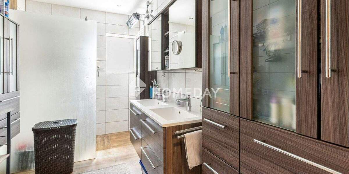 Mehrfamilienhaus, Wohnhaus Dunningen - 9 Zimmer, 240 m&sup2;, 1.180.000&euro; | Angebot:25685641