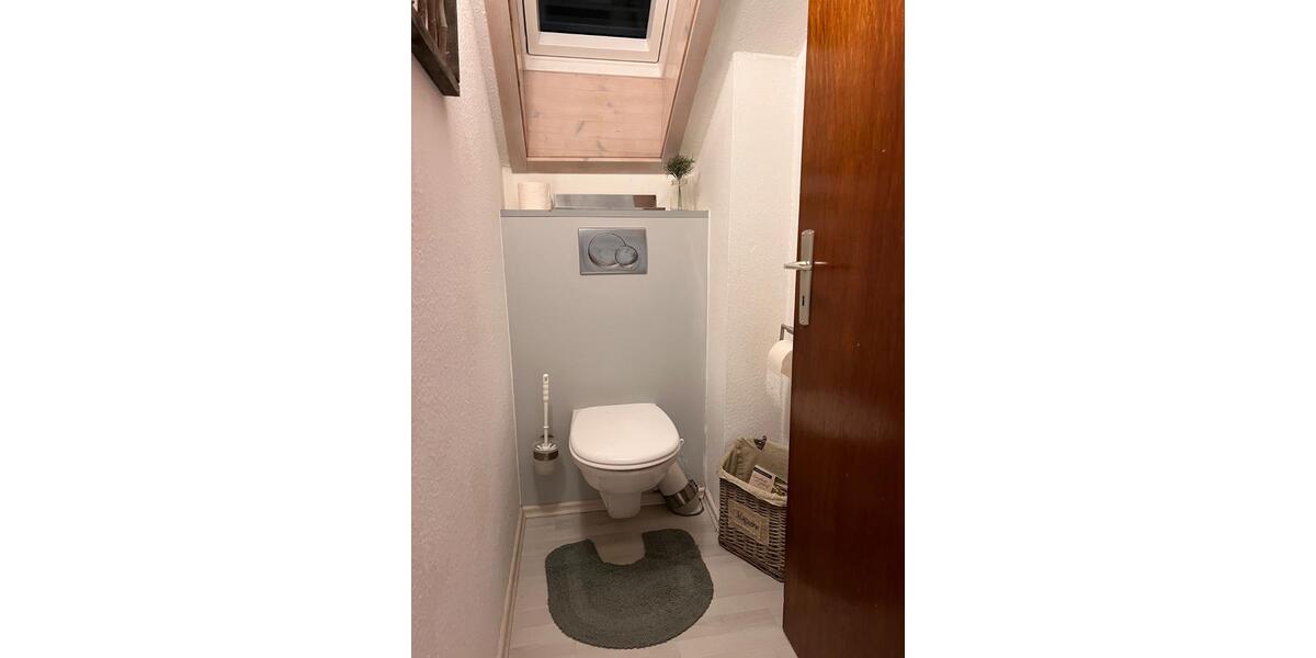 Dachgeschoßwohnung Villingen-Schwenningen Schwenningen - 3.5 Zimmer, 80 m&sup2;, 950&euro; | Angebot:25641292