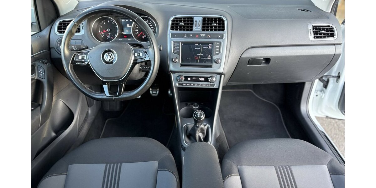 VW Polo V 1.2 TSI ALLSTAR KAMERA/PANORAMA/1.HAND 9.900 km 12.900 &euro; Villingen-Schwenningen 78054