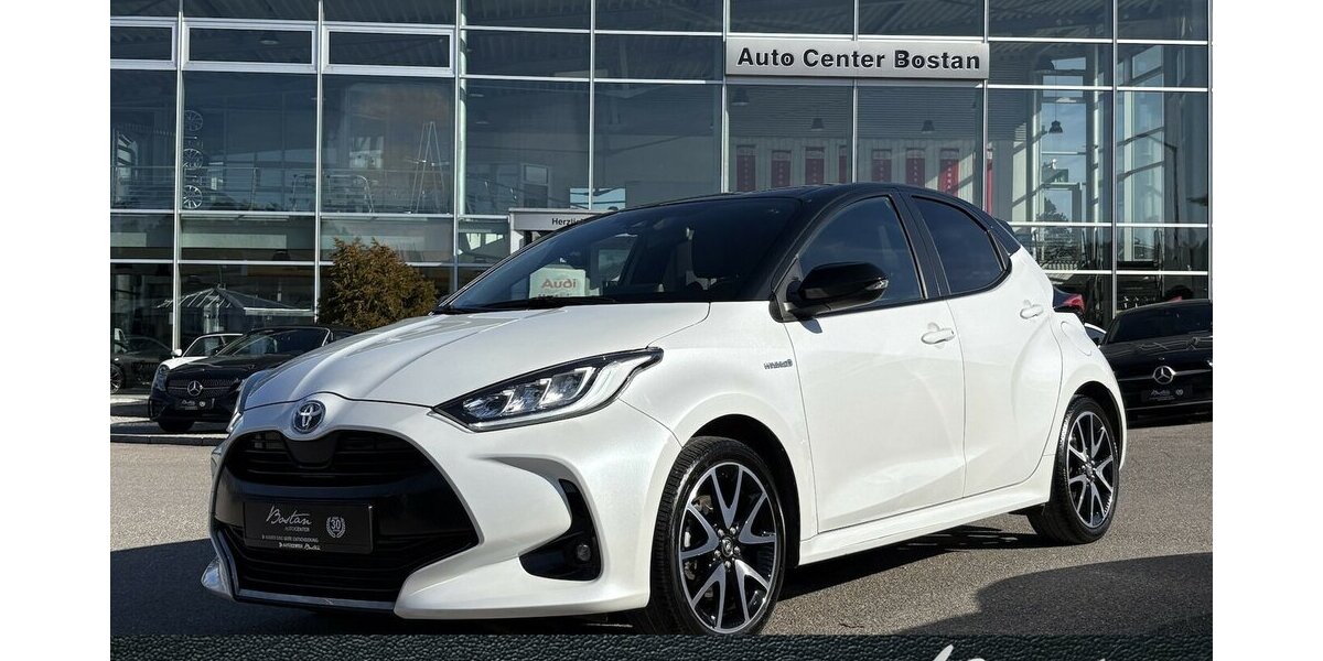 Toyota Yaris 1.5 Hybrid Black&White DAB/KAMERA/1.HAND 29.792 km 18.900 &euro; Villingen-Schwenningen 78054