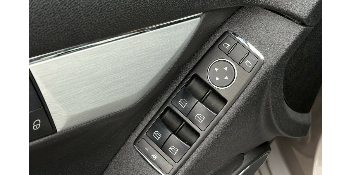 Mercedes-Benz C 220 CDI SITZHEIZUNG/BI-XENON/TEMPOM/ISOFIX/PDC 124.885 km 10.900 &euro; Villingen-Schwenningen 78054