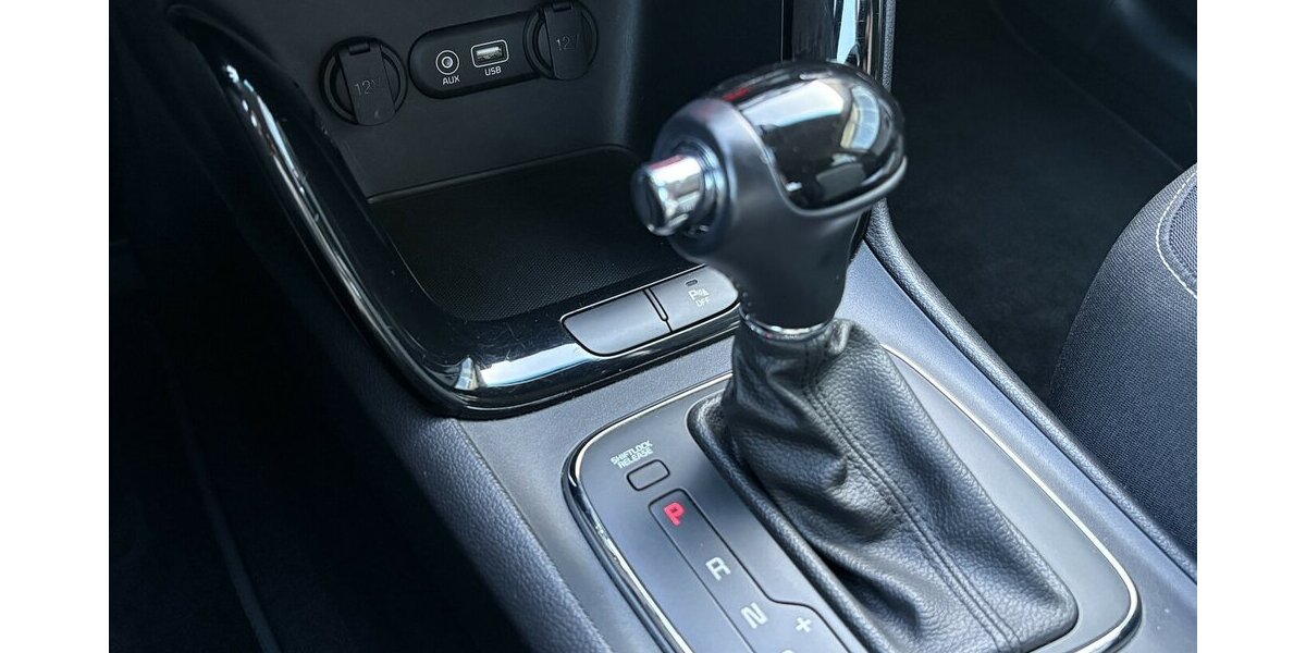 Kia Ceed 1.6 Spirit NAVI/KAMERA/CARPLAY/SITZHEIZUNG 94.202 km 12.900 &euro; Villingen-Schwenningen 78054