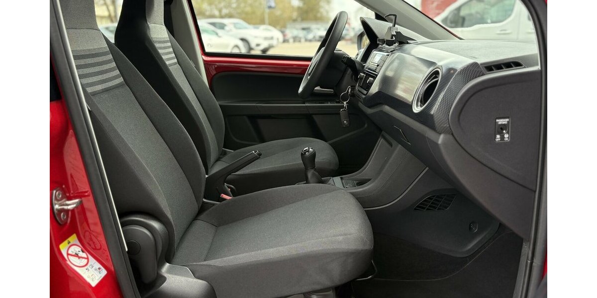 VW up! 1.0 TSI Black Style SITZHEIZUNG/KLIMAANLAGE 19.990 km 13.900 &euro; Villingen-Schwenningen 78054