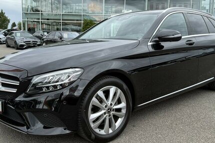 Mercedes-Benz C 180 AVANTGARDE/BURMESTER/KAMERA/HEAD UP/LEDER 72.347 km 25.900 &euro; Villingen-Schwenningen 78054