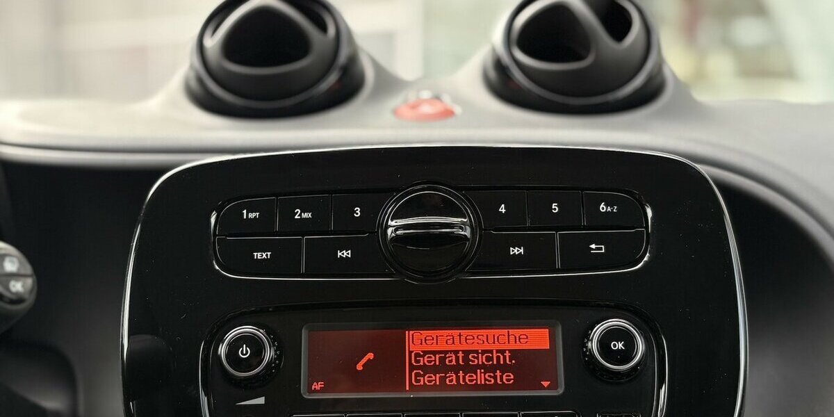 Smart ForTwo EQ Coupe SITZHEIZUNG/BLUETOOTH/ISO/1.HAND 21.989 km 9.900 &euro; Villingen-Schwenningen 78054