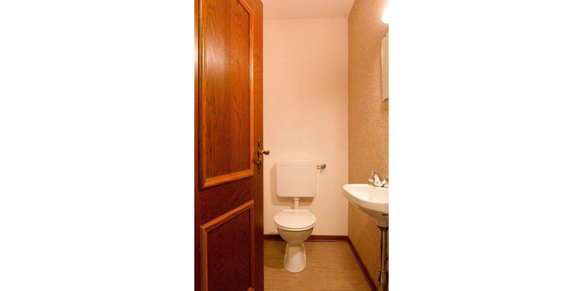 Etagenwohnung Bonndorf - 8 Zimmer, 250.000&euro; | Angebot:25695640