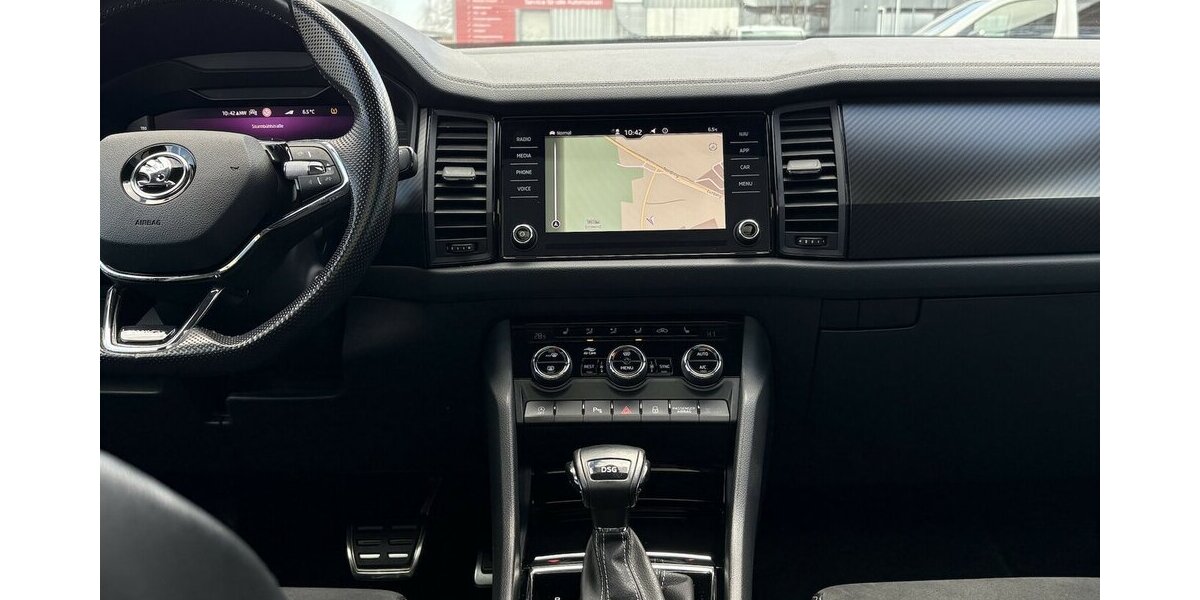 Skoda Kodiaq 1.5 TSI Sportline PANO/KAMERA/ACC/7.SITZ 109.668 km 28.900 &euro; Villingen-Schwenningen 78054