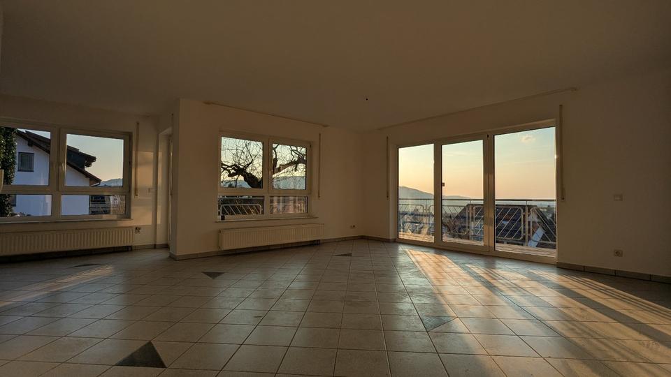 Hochparterre Dürbheim - 4.5 Zimmer, 108 m&sup2;, 1.000&euro; | Angebot:25843618