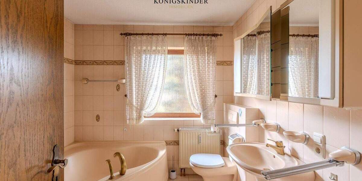 Einfamilienhaus Schramberg Waldmössingen - 7 Zimmer, 196 m&sup2;, 780.000&euro; | Angebot:25772272