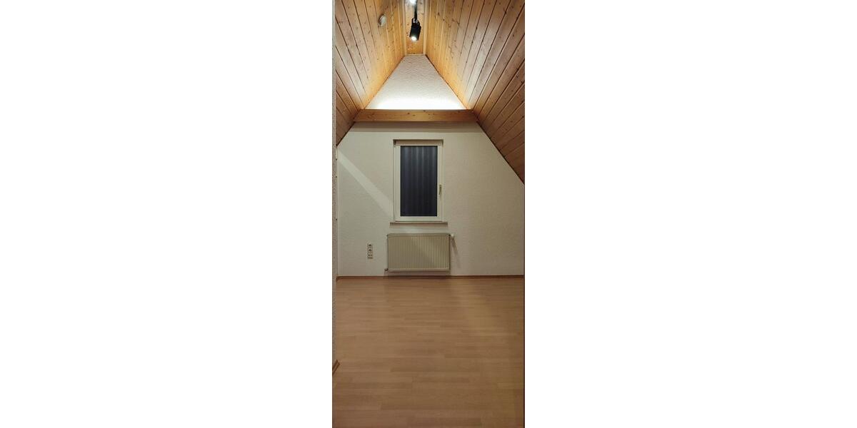 Dachgeschoßwohnung Villingen-Schwenningen Schwenningen - 2 Zimmer, 45 m&sup2;, 600&euro; | Angebot:25632672