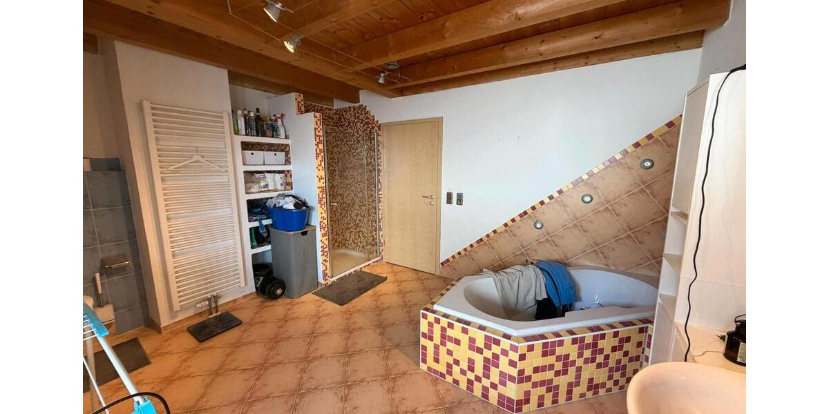 Etagenwohnung Schramberg - 3 Zimmer, 125 m&sup2;, 1.050&euro; | Angebot:26626702