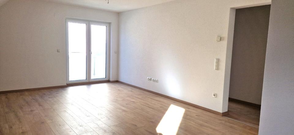 Dachgeschoßwohnung Trossingen - 3 Zimmer, 74 m&sup2;, 870&euro; | Angebot:25099192