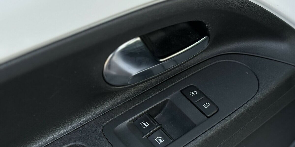 VW up! 1.0 TSI move PDC/KLIMAANLAGE/AUX/ISOFIX 125.127 km 5.900 &euro; Villingen-Schwenningen 78054