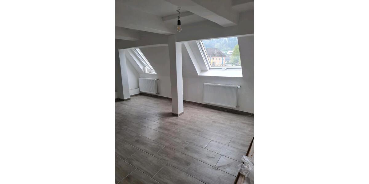 Dachgeschoßwohnung Tuttlingen - 4 Zimmer, 80 m&sup2;, 670&euro; | Angebot:25875407