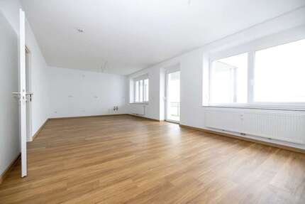 Wohnung Villingen-Schwenningen Schwenningen - 3 Zimmer, 80 m&sup2;, 896&euro; | Angebot:25499216