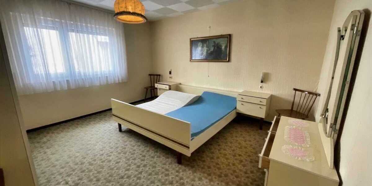 Einfamilienhaus Schömberg - 7 Zimmer, 180 m&sup2;, 178.000&euro; | Angebot:25692860