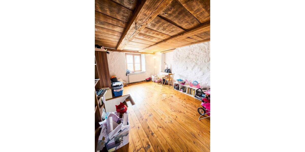 Einfamilienhaus Hüfingen Innenstadt - 8 Zimmer, 140 m&sup2;, 290.000&euro; | Angebot:25928934