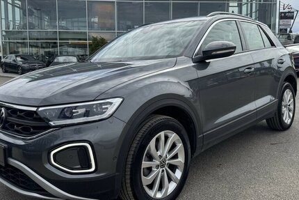VW T-Roc 1.5 TSI LIFE DSG/NAVI/LED-PLUS/AHK/1.HAND 31.887 km 25.800 &euro; Villingen-Schwenningen 78054