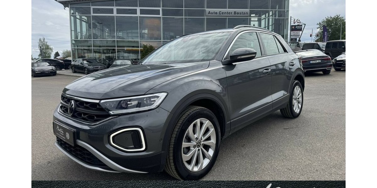 VW T-Roc 1.5 TSI LIFE DSG/NAVI/LED-PLUS/AHK/1.HAND 31.887 km 25.800 &euro; Villingen-Schwenningen 78054