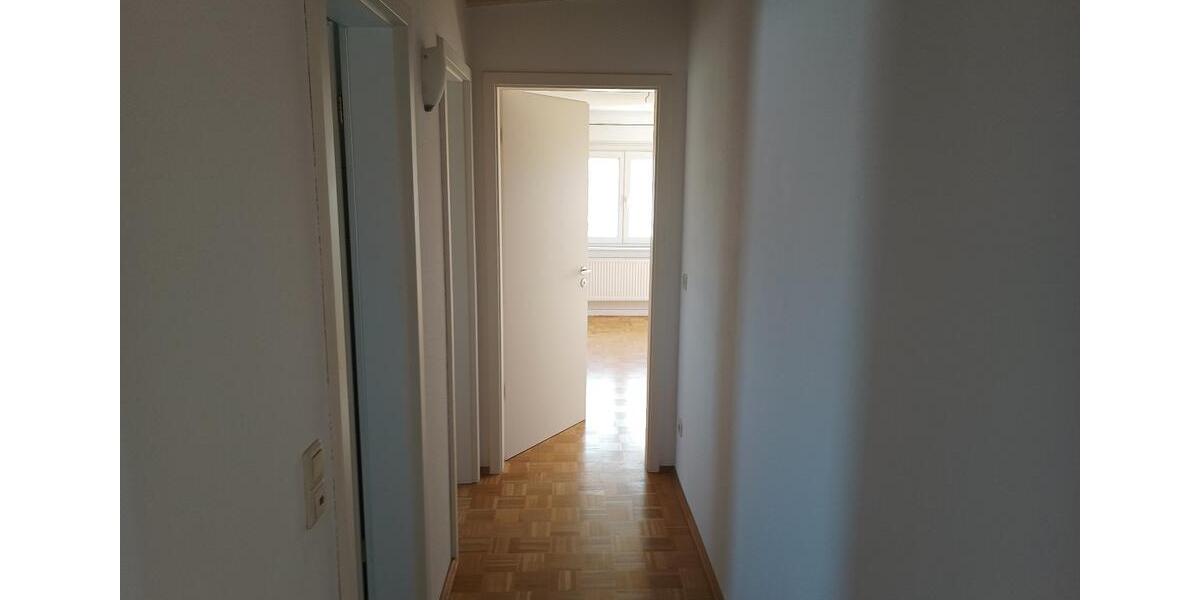 Dachgeschoßwohnung Villingen-Schwenningen Schwenningen - 3.5 Zimmer, 100 m&sup2;, 850&euro; | Angebot:26004494