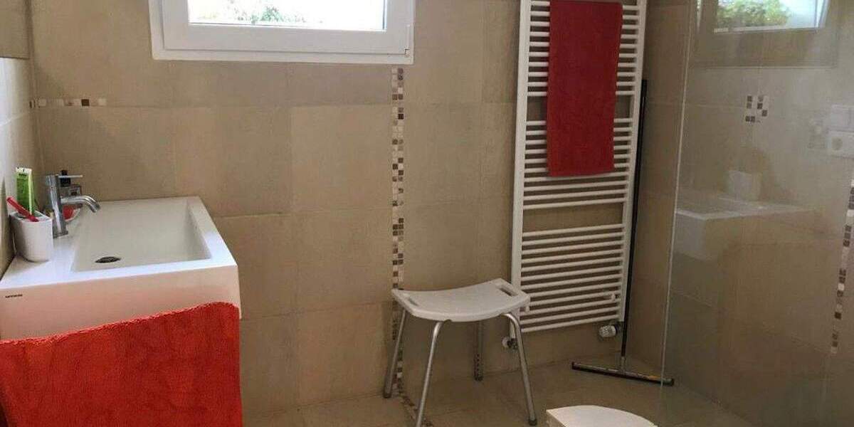 Einfamilienhaus Lenzkirch Saig - 9 Zimmer, 208 m&sup2;, 700.000&euro; | Angebot:25835773