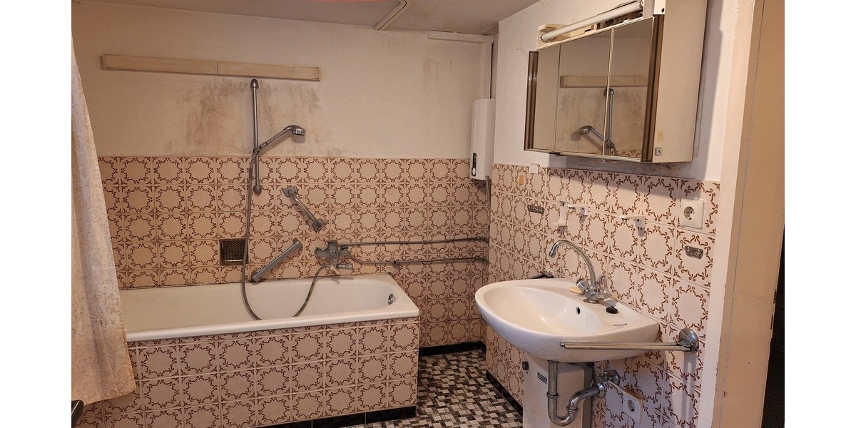 Bauernhaus, Landhaus Reichenbach - 9 Zimmer, 195 m&sup2;, 99.000&euro; | Angebot:25670856