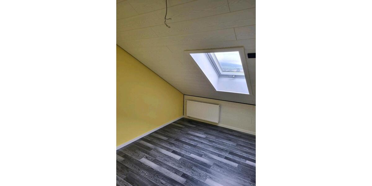 Dachgeschoßwohnung Gunningen - 4.5 Zimmer, 135 m&sup2;, 1.100&euro; | Angebot:26506972