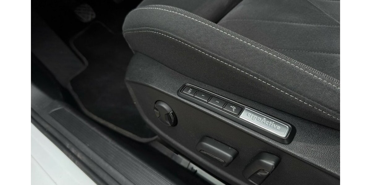 VW Golf 1 ST EDITION VIII LIM. STYLE/MASSAGE/MEMORY 128.913 km 16.800 &euro; Villingen-Schwenningen 78054