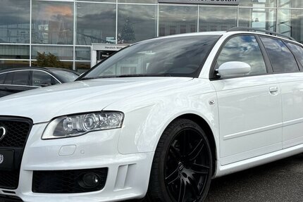 Audi RS4 Avant 4.2 FSI quattro BI-XENON/SCHALE/NAVI 101.903 km 39.900 &euro; Villingen-Schwenningen 78054