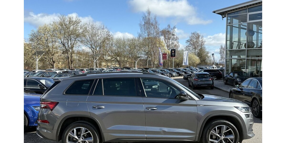 Skoda Kodiaq 1.5 TSI Sportline PANO/KAMERA/ACC/7.SITZ 109.668 km 28.900 &euro; Villingen-Schwenningen 78054