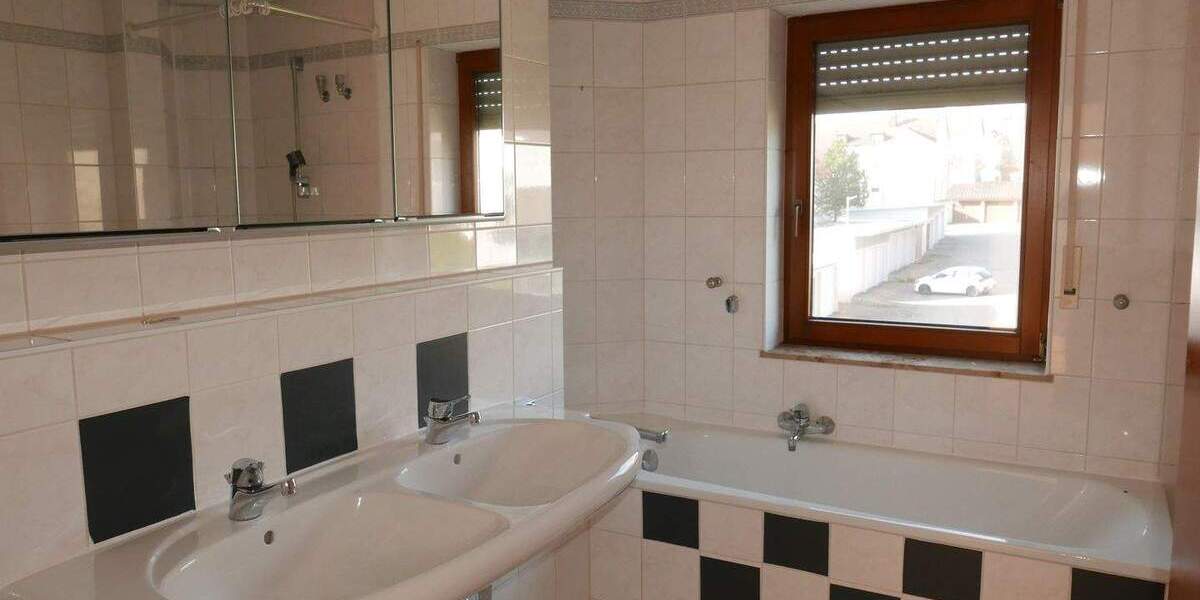 Etagenwohnung Donaueschingen - 3 Zimmer, 85 m&sup2;, 195.000&euro; | Angebot:25660638