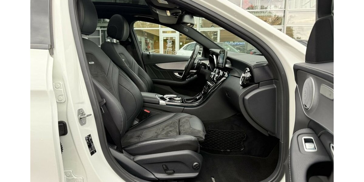 Mercedes-Benz C 63 AMG OHNE OPF/PANORAMA/KLAPPE/BURMESTER/NIGH 39.900 km 47.900 &euro; Villingen-Schwenningen 78054