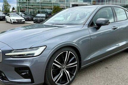 Volvo S60 T5/R-DESIGN/PANORAMA/KAMERA/HARMAN-KARDON 72.983 km 26.900 &euro; Villingen-Schwenningen 78054