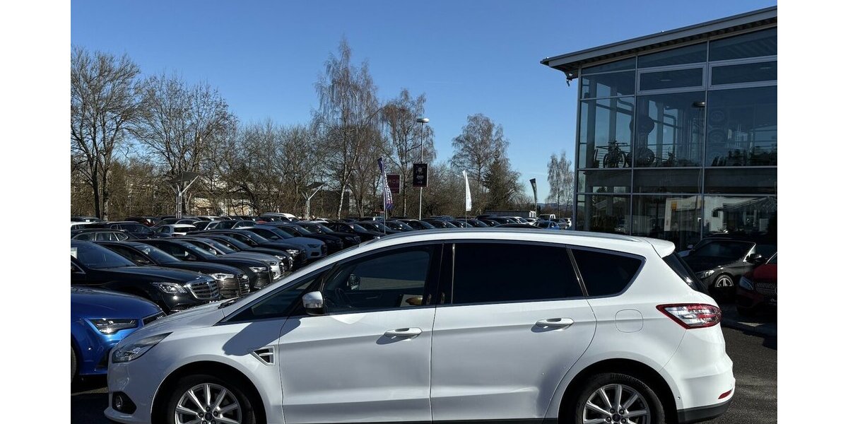 Ford S-Max 2.0 TDCI TITANIUM/7-SITZER/NAVI/AUTOMATIK 170.784 km 11.900 &euro; Villingen-Schwenningen 78054