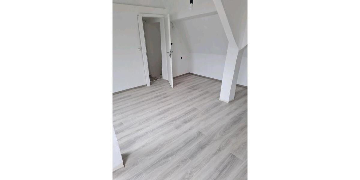 Dachgeschoßwohnung Tuttlingen - 4 Zimmer, 80 m&sup2;, 670&euro; | Angebot:25875407