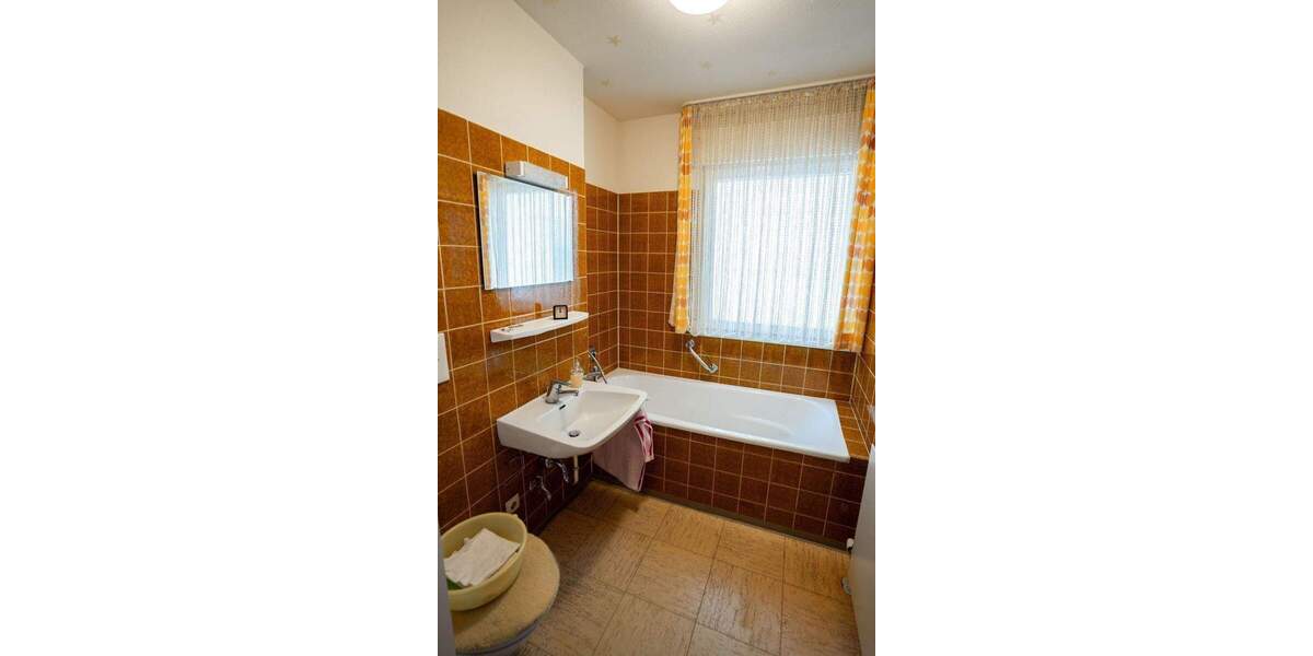 Einfamilienhaus Tuttlingen - 9 Zimmer, 385.000&euro; | Angebot:26500029