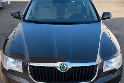 Skoda Superb 294.744 km 3.550 &euro; Tuttlingen 78532