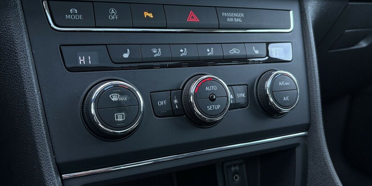 Seat Leon 1.4 TSI FR NAVIGATION/PANORAMA/SHZ/1.HAND 99.990 km 12.900 &euro; Villingen-Schwenningen 78054