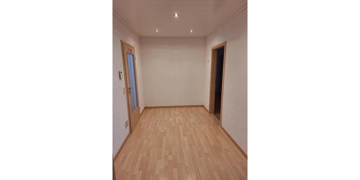 Erdgeschoßwohnung Tuttlingen - 4.5 Zimmer, 138 m&sup2;, 1.200&euro; | Angebot:25418880