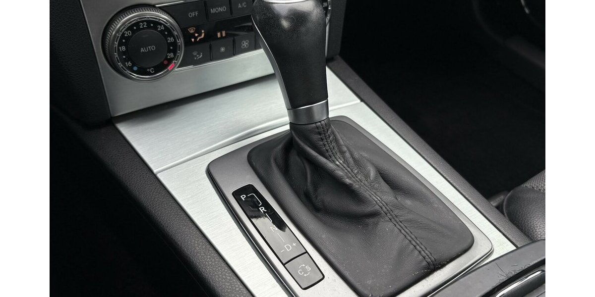 Mercedes-Benz C 220 CDI SITZHEIZUNG/BI-XENON/TEMPOM/ISOFIX/PDC 124.885 km 10.900 &euro; Villingen-Schwenningen 78054