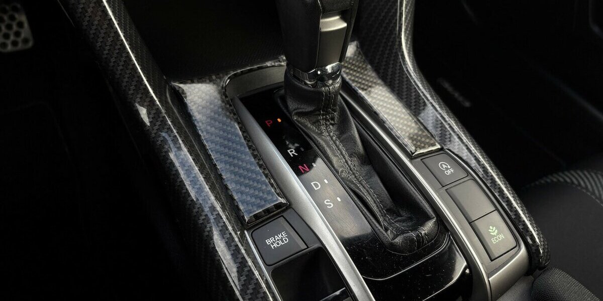 Honda Civic 5-trg.1.0 Elegance KAMERA/NAVI/DAB/AHK/SHZ 128.718 km 13.900 &euro; Villingen-Schwenningen 78054