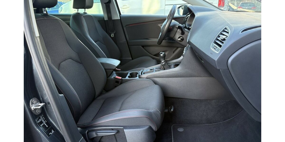 Seat Leon Sports Tourer FR KAMERA/CARPLAY/SHZ/1.HAND 53.232 km 18.900 &euro; Villingen-Schwenningen 78054