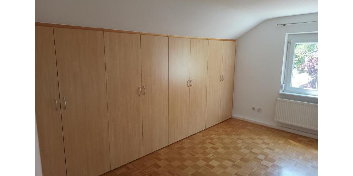 Dachgeschoßwohnung Villingen-Schwenningen Schwenningen - 3.5 Zimmer, 100 m&sup2;, 850&euro; | Angebot:26004494