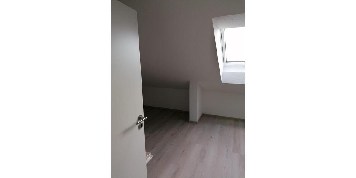 Dachgeschoßwohnung Geisingen - 1 Zimmer, 27 m&sup2;, 370&euro; | Angebot:25554058