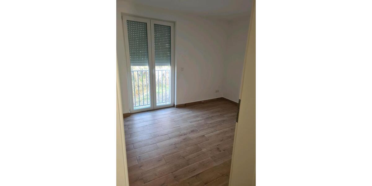 Erdgeschoßwohnung Villingen-Schwenningen Schwenningen - 3 Zimmer, 86 m&sup2;, 1.000&euro; | Angebot:25844616