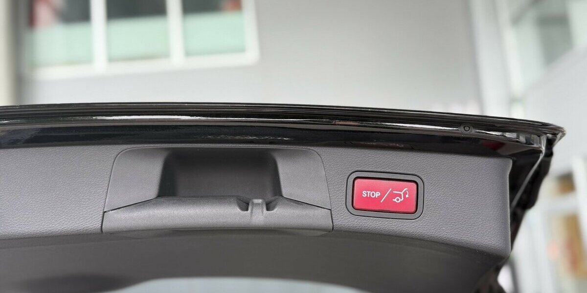 Mercedes-Benz C 180 AVANTGARDE/BURMESTER/KAMERA/HEAD UP/LEDER 72.347 km 25.900 &euro; Villingen-Schwenningen 78054